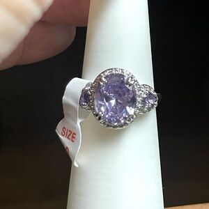 Beautiful lavender color stone ring. Rhodium plating.